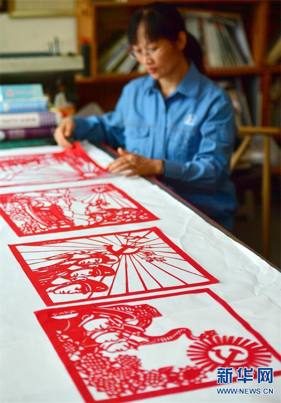 欧阳娜娜穿匡威黑红配色是什么型号的游戏画面